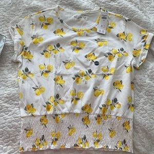 Abercrombie & Fitch kids shirt 🍋